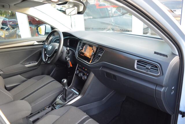 Volkswagen T-Roc 1.0 TSI Style Business | Digi. Dash | PDC | Camera | Orig. NL | NAP |
