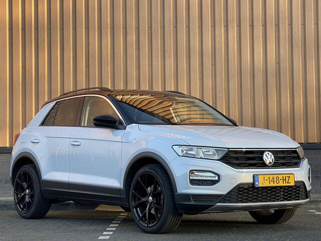 Volkswagen T-Roc 1.5 TSI Sport | Bluetooth | Trekhaak | Aircondtitioning | Achteruitrijdcamera | Navigatie | Parkeersensoren |