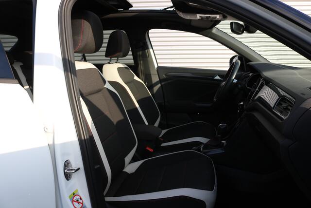 Volkswagen T-Roc 2.0 TSI 4Motion R-Line DSG 190PK (Panoramadak VirtualCockpit Carplay ACC BeatsSound Camera Full-Led 19InchLMV Pdc V+A)