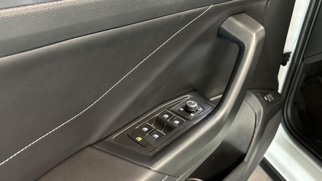 Volkswagen T-Roc 1.5 TSI Life Business | Pano dak | Key Less| Virtual cockpit