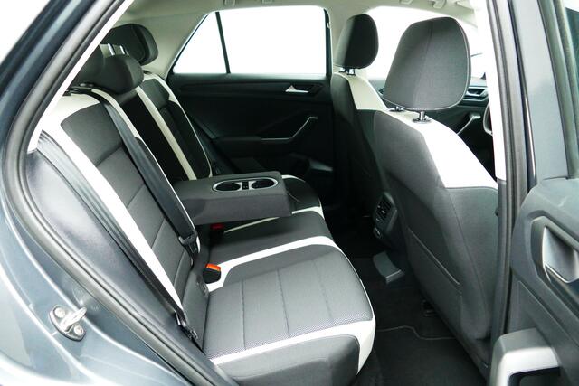 Volkswagen T-Roc 1.5 150Pk TSI Sport. Virt Cockpit, Camera, Elek Klep, Stoel&StuurVerw, Haak 1500kg