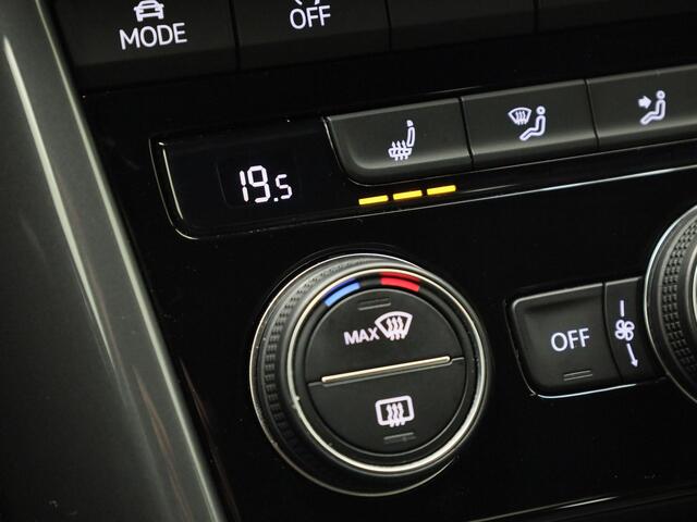 Volkswagen T-Roc 1.5TSI/150PK DSG R-line · Panoramadak · Camera · Navigatie · Apple/Android Car Play · Garantie t/m 25-03-2026 of 100.000km