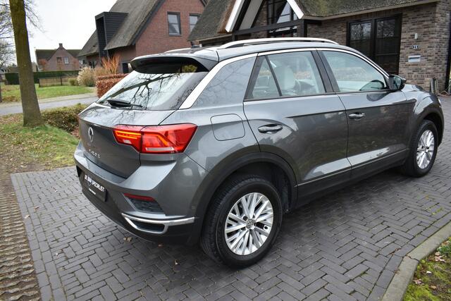 Volkswagen T-Roc 1.5 TSI Sport LEER, PANO, ACC SLÉCHTS 45DKM!