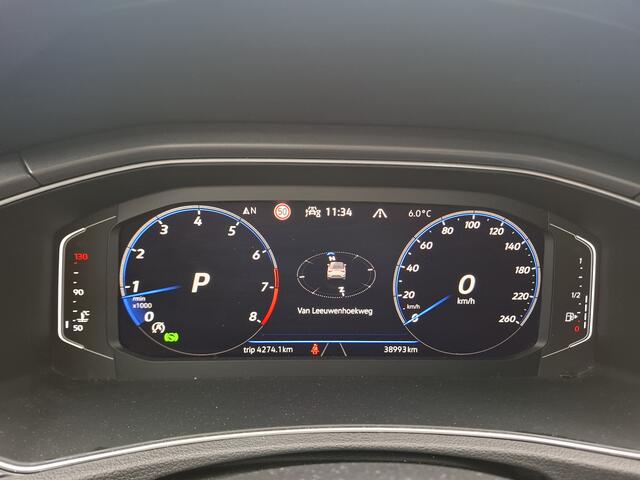 Volkswagen T-Roc Cabrio 1.5 TSI R-Line | Navigatie/Android/Apple Carplay | LM Velgen 17" | Voorstoelen/Stuurwiel Verwarmd | Cruise Control | Achteruitrijcamera | Airco |