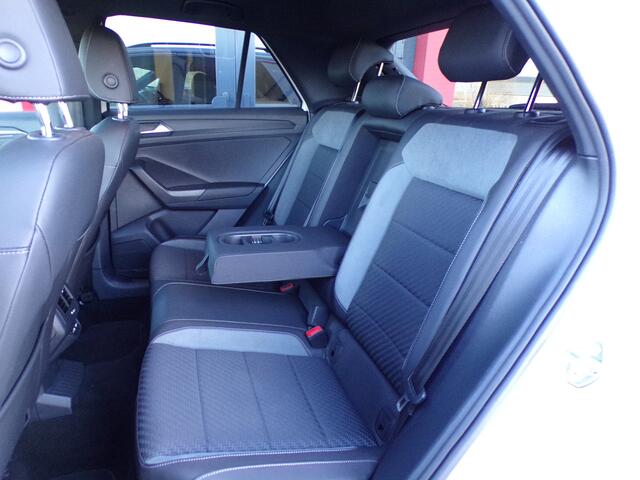 Volkswagen T-Roc 1.5 TSI R-Line Business Virtual cockpit Carplay Stoelverwarming