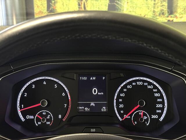 Volkswagen T-Roc 1.5 TSI Sport | Navigatie | Camera | Adaptieve Cruise Control | Lane Assist | Trekhaak | Parkeersensoren | Front Assist | Airconditioning | Elektrische Ramen |