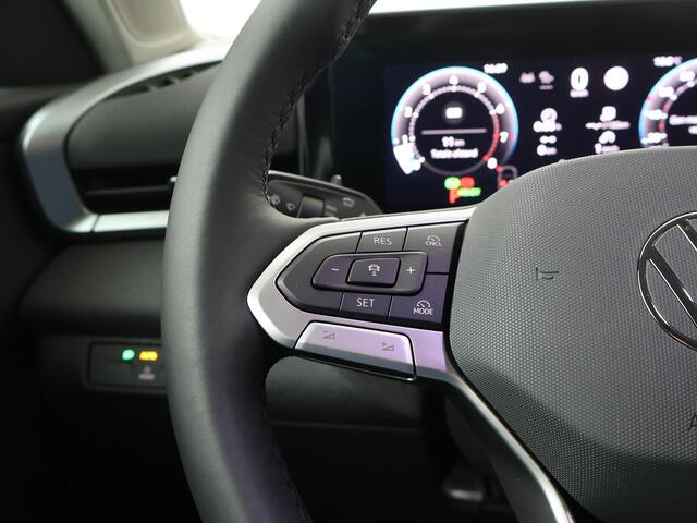 Volkswagen T-Roc 1.5 eTsi 116pk DSG Life First Edition | 18" Black Huntsville velgen | Stoel- & stuurwielverwarming |