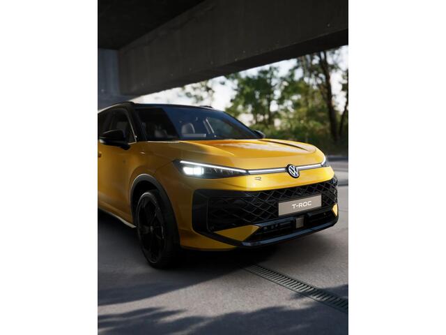 Volkswagen T-Roc R-Line First Edition | 'App-Connect' draadloze smartphone integratie | 30,5 cm display met 2D en 3D weergave | Achterklep, elektrisch, met sensorgestuurde opening (Easy Open)