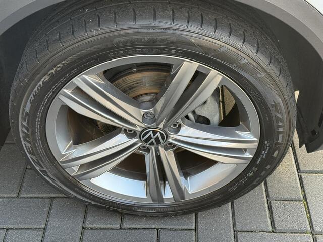 Volkswagen T-Roc 1.5 TSI Sport,R-line,Pano,Cam,Cruise,Carpl,Led
