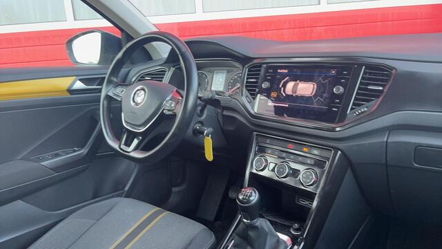 Volkswagen T-Roc 1.0 TSI Style FULL LED / CAMERA / STOELVERW / CARPLAY / DAB+ / NAVI / AIRCO / PDC / BLUETOOTH / ACC / NL-AUTO