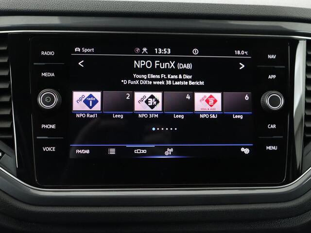 Volkswagen T-Roc 1.5 TSI Sport | Trekhaak | Camera | Carplay | Full LED | Adaptive cruise | Virtual Cockpit | Climate control | Navigatie | Bluetooth | Parkeerhulp