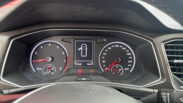 Volkswagen T-Roc 1.5 TSI Style TREKHAAK / CARPLAY / NAVI / AIRCO / PDC / BLUETOOTH / CRUISE / NL-AUTO