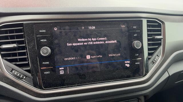 Volkswagen T-Roc 1.5 TSI Style TREKHAAK / CARPLAY / NAVI / AIRCO / PDC / BLUETOOTH / CRUISE / NL-AUTO