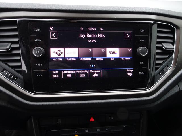 Volkswagen T-Roc 1.5 TSI Style Airco, navigatie, carplay, trekhaak, licht metalen velgen, parkeersensoren, automaat, enz. GEEN IMPORT