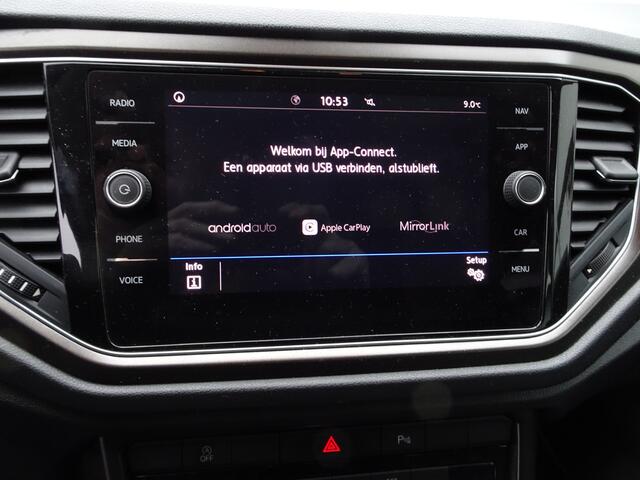 Volkswagen T-Roc 1.5 TSI Style Airco, navigatie, carplay, trekhaak, licht metalen velgen, parkeersensoren, automaat, enz. GEEN IMPORT