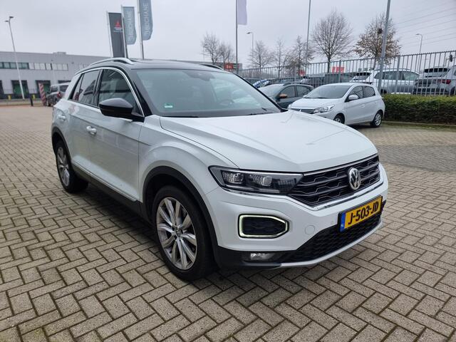 Volkswagen T-Roc 1.5 TSI Sport | Open dak | Navigatie | Achteruitrijcamera |