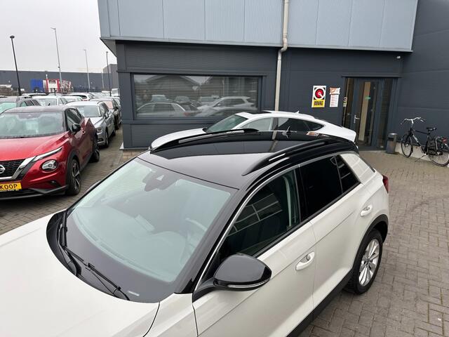 Volkswagen T-Roc 1.5 TSi Automaat 150 PK Navi. Camera stoelverw.