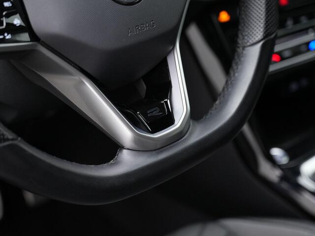 Volkswagen T-Roc 1.5 TSI 150 pk DSG R-Line | Achteruitrijcamera | Stoelverwarming | Navigatie | Adaptive Cruise