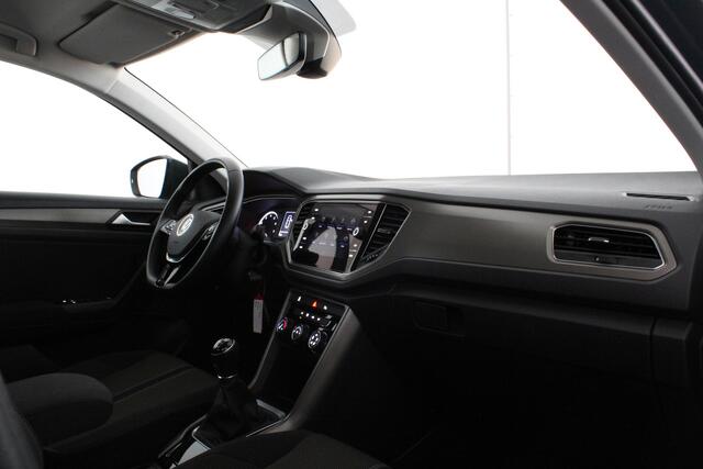 Volkswagen T-Roc 1.0 TSI Style > 110pk/Kleur Indium Grey/Parkeersensoren/navi/All season banden