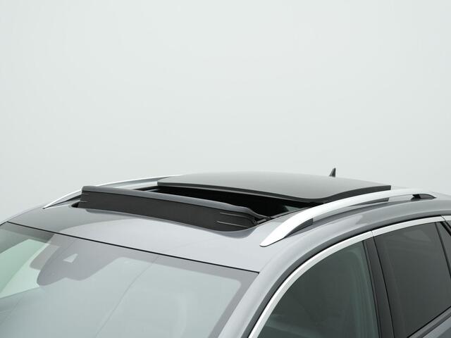 Volkswagen T-Roc 1.5 TSI 150 pk DSG Sport Business R / R-Line | Panoramadak | Achteruitrijcamera | Stoelverwarming | Navigatie