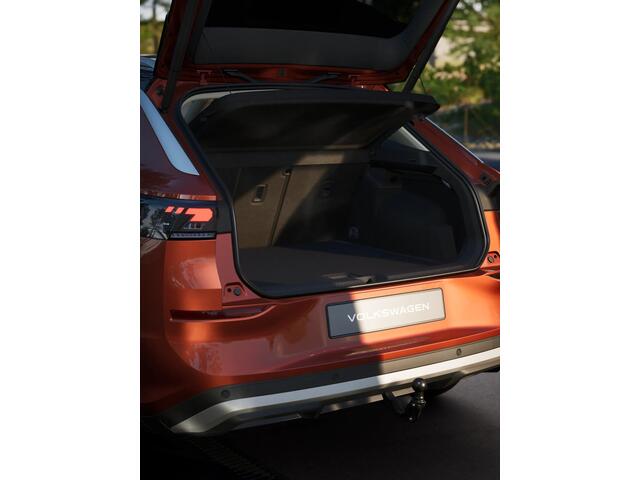 Volkswagen T-Roc Style First Edition | 'App-Connect' draadloze smartphone integratie | 30,5 cm display met 2D en 3D weergave | Achterklep, elektrisch, met sensorgestuurde opening (Easy Open)