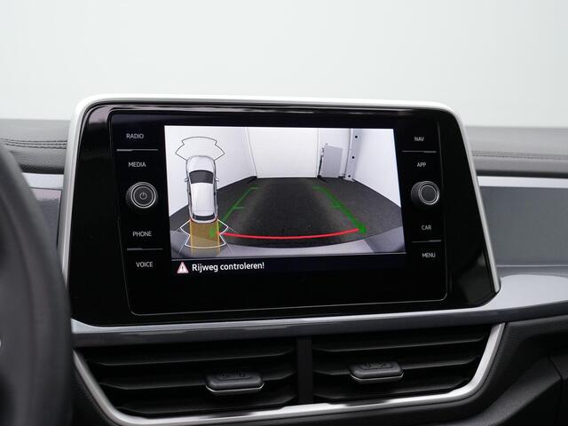 Volkswagen T-Roc 1.5 TSI 150 pk DSG Style | Panoramadak | Stuur-/stoelverwarming | Achteruitrijcamera | Adaptive Cruise