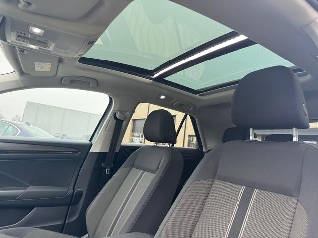 Volkswagen T-Roc 1.5 TSI Style pano, navi, cruise, camera