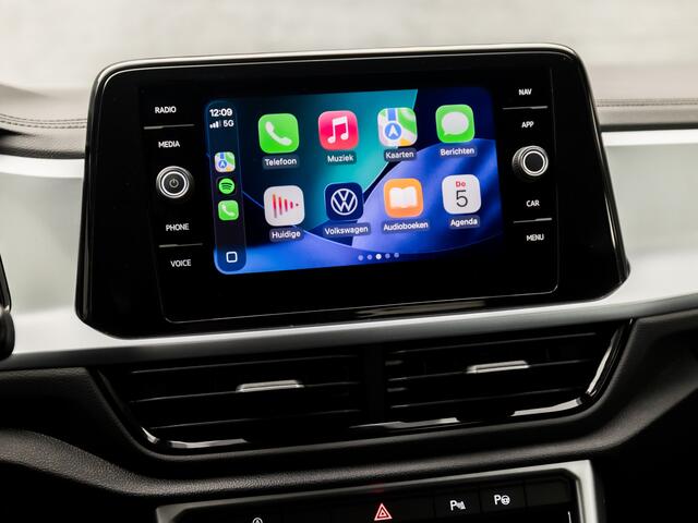 Volkswagen T-Roc 1.5 TSI Life Sport 150Pk Automaat (VIRTUAL COCKPIT, APPLE CARPLAY, PARKEERSENSOREN, TREKHAAK, SPORTSTOELEN, LED KOPLAMPEN, ADAPTIVE CRUISE, NIEUWE APK, NIEUWSTAAT)