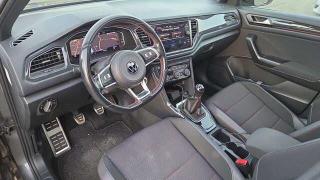Volkswagen T-Roc 1.5 TSI 150pk Sport Business R DSG / Panoramadak / Navigatie / Camera