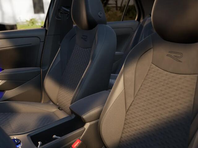 Volkswagen T-Roc R-Line First Edition 1.5 eTSI 150 PK 7 versn. DSG · Black style pakket · Panoramaschuif-kanteldak