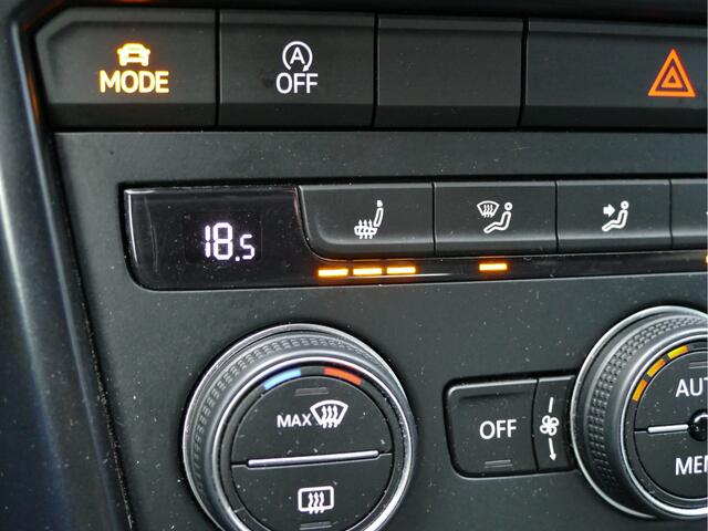 Volkswagen T-Roc 1.0 TSI Style | stoelverwarming | Apple Carplay/Android auto | all-season-banden | navigatie