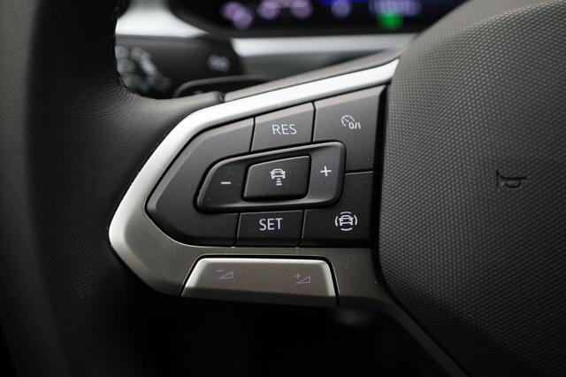 Volkswagen T-Roc 1.5TSI/150PK Life DSG · Navigatie · Apple/Android · Camera + Parkeersensoren · Garantie tot februari 2027