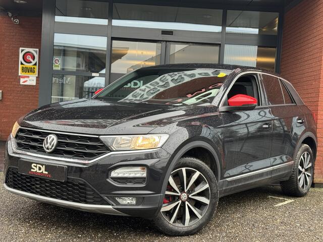 Volkswagen T-Roc 1.5 TSI Style // BEATS AUDIO // TREKHAAK // NAVI // PDC // ADAPTIVE CRUISE // APPLE CARPLAY - ANDROID AUTO // STOELVERWARMING //