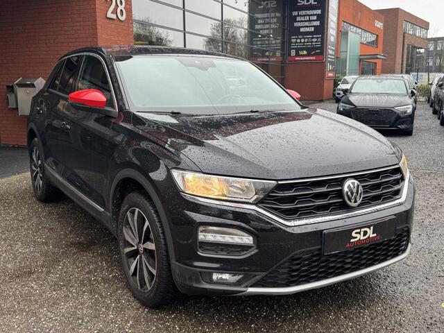 Volkswagen T-Roc 1.5 TSI Style // BEATS AUDIO // TREKHAAK // NAVI // PDC // ADAPTIVE CRUISE // APPLE CARPLAY - ANDROID AUTO // STOELVERWARMING //