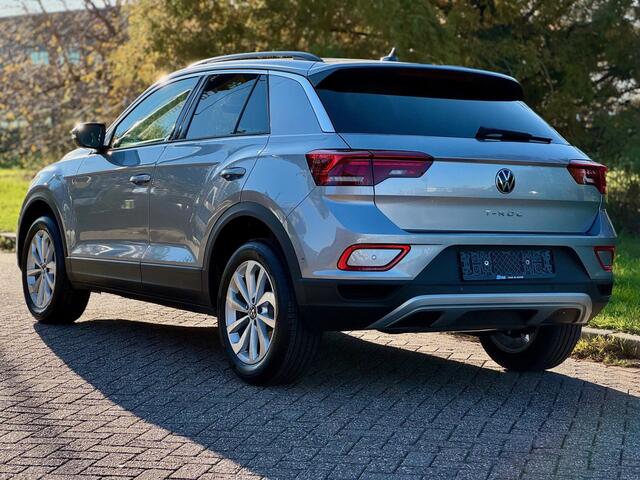 Volkswagen T-Roc 1.5 TSI 150pk DSG Life Edition | Dodehoeksensoren | Climatronic | Achteruitrijcamera