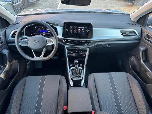 Volkswagen T-Roc 1.5 TSI 150pk DSG Life Edition | Dodehoeksensoren | Climatronic | Achteruitrijcamera