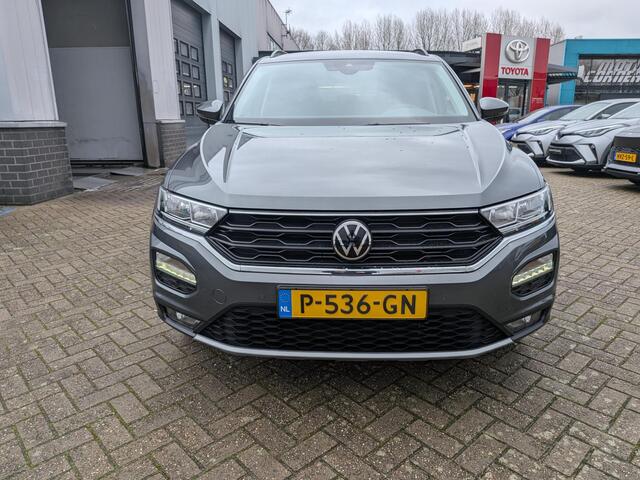Volkswagen T-Roc 1.5 TSI 150 PK Style | NL-Auto | Automaat | Navigatie | Adaptieve Cruise Control | Parkeersensoren | 1e Eigenaar