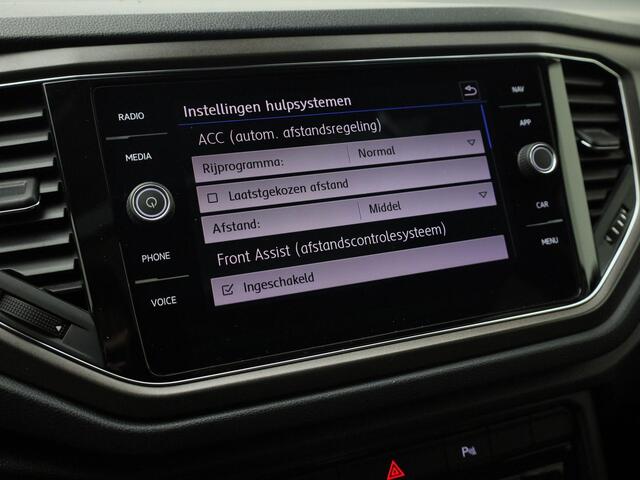 Volkswagen T-Roc 1.5 TSI 150PK DSG Style · Camera · Panoramadak · Apple/Android Car Play · Trekhaak · Navigatie · 17'' Inch ·