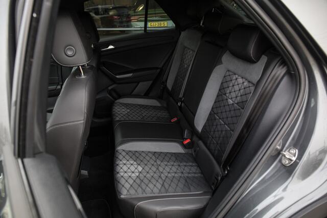 Volkswagen T-Roc 1.5 TSI R-Line , Adaptive cruise, Trekhaak, Apple Carplay