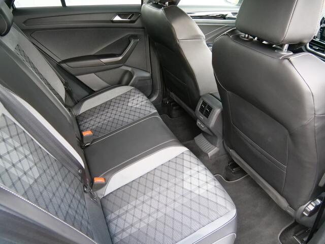 Volkswagen T-Roc 1.5 TSI R-Line Edition 150 Pk Automaat Apple Carplay / IQ Light / DAB / Camera / Stoelverwarming