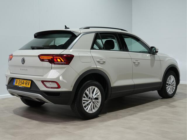 Volkswagen T-Roc 1.5 TSI 150pk DSG Life Business Trekhaak Navi Stoelverw. Parkass. Android/Carplay 297
