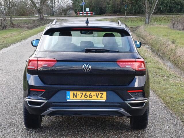 Volkswagen T-Roc 1.5 TSI Style /Leer/Stoelverw./Navi/Clima/Park. hulp/16"/