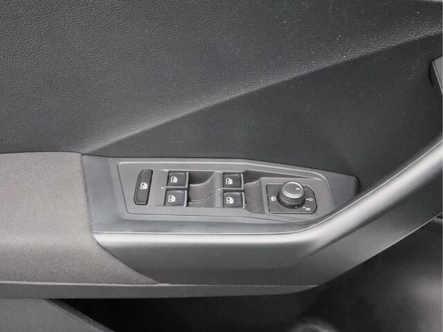 Volkswagen T-Roc 1.5 TSI Style/ lage km/ trekhaak!