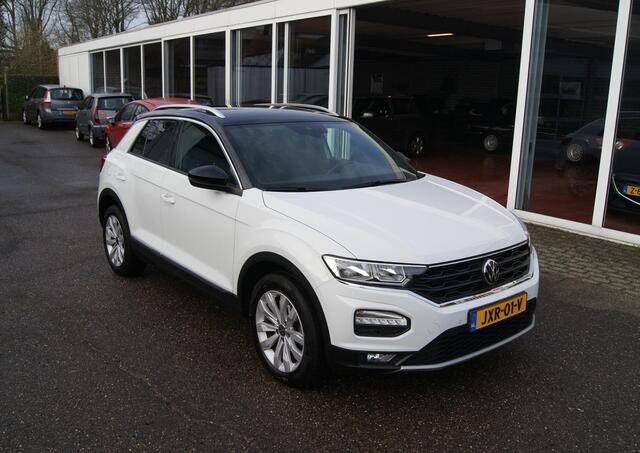 Volkswagen T-Roc 1.5 TSI Sport Navi,Clima,Trekhaak,pdc,RIJKLAARPRIJS!!