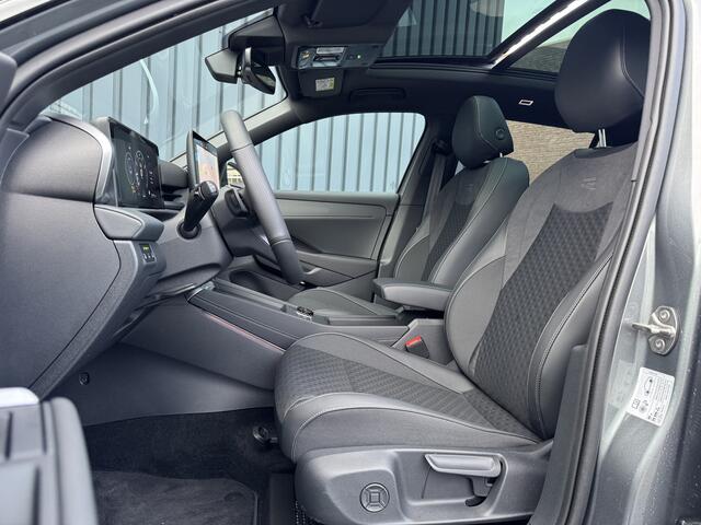 Volkswagen T-Roc 1.5 eTsi R-Line First Edition | Trekhaak wegkl. | 360 Camera | Panodak | Harman/Kardon | Prijs Rijklaar!!