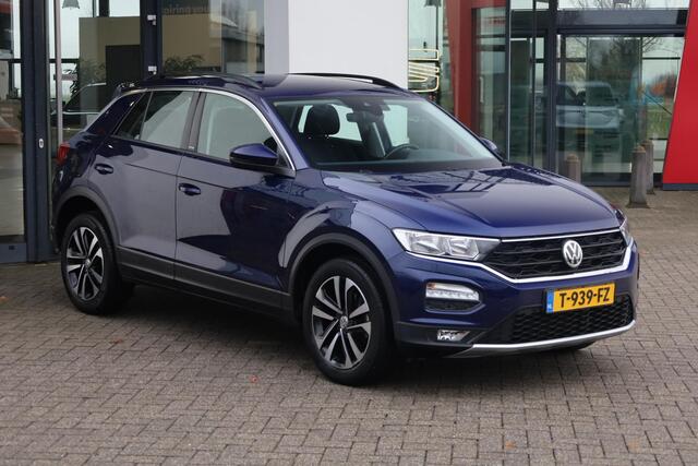 Volkswagen T-Roc 1.5 TSI United 110KW/150PK DSG, trekhaak, keyless entry, digital cockpit pro, bi colour LMV, carplay (navigatie)