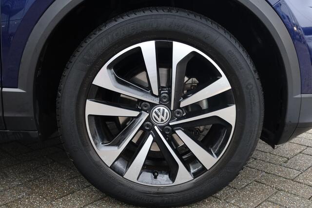 Volkswagen T-Roc 1.5 TSI United 110KW/150PK DSG, trekhaak, keyless entry, digital cockpit pro, bi colour LMV, carplay (navigatie)