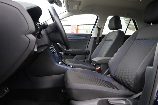 Volkswagen T-Roc 1.5 TSI United 110KW/150PK DSG, trekhaak, keyless entry, digital cockpit pro, bi colour LMV, carplay (navigatie)