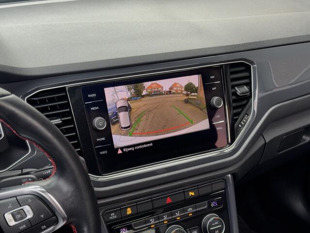 Volkswagen T-Roc 1.5 TSI AUT7 150PK PANODAK NAVI CAMERA DIGI-DASH APPLE-CARPLAY LED LMV PDC
