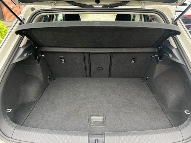 Volkswagen T-Roc 1.0 TSI Life virtual cockpit, airco, trekhaak